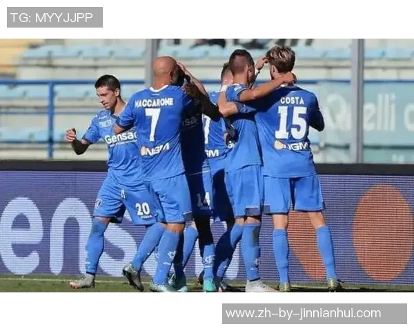 世界足球场上的小巨人：十大矮个足球明星球员盘点