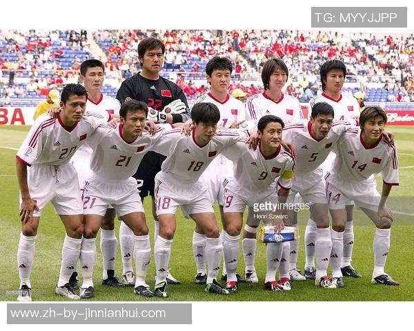 从贫困少年到球场巨星 足球球员的奋斗故事与艰辛成长之路